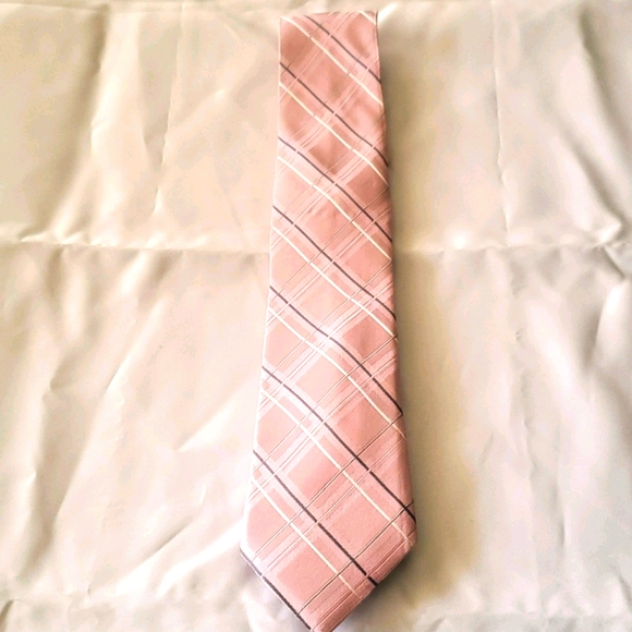 Michael Kors Pink Tie - Picture 2 of 8